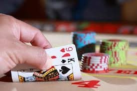 Người chơi tham gia phòng Bingo trực tuyến trên điện thoại tại Việt Nam