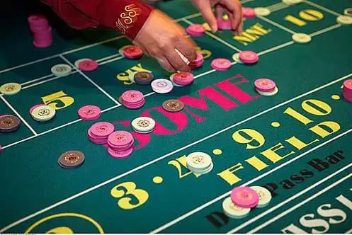 Người dùng Vietnam chơi poker trực tuyến trên điện thoại tại 1 gom 1